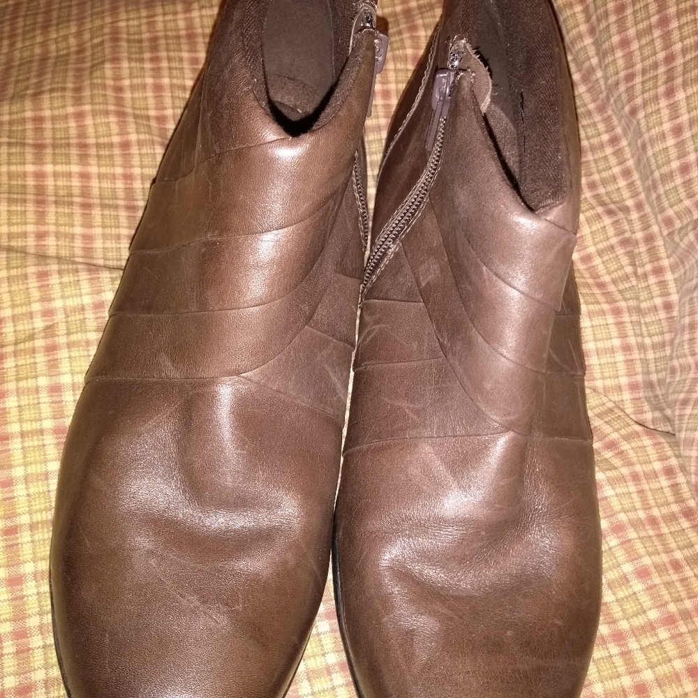 Clarks Womens 10M Brown Ankle Boots